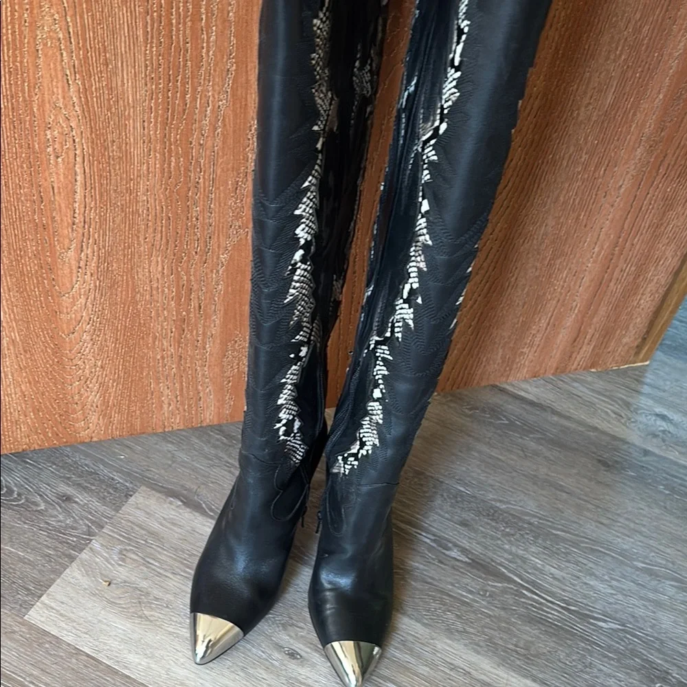 Gianni Bini Katyanna snake & black boots - Picture 14 of 14